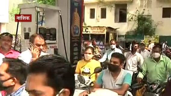 Nashik Petrol : नाशिकमध्ये 53 रुपयात एक लिटर पेट्रोल, राज ठाकरेंच्या वाढदिवसानिमित्त मनसेचा उपक्रम