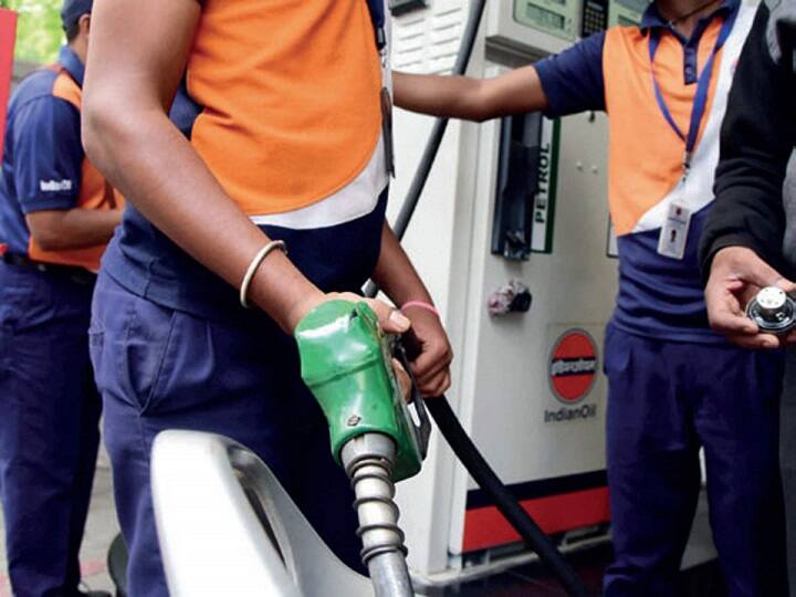 Petrol-diesel price hike hurts middle class budget, In a week, the price rose by Rs 1.30 per liter પેટ્રોલ-ડીઝલના ભાવ વધારાથી મધ્યમ વર્ગની કમર તૂટી, એક સપ્તાહમાં ભાવ લિટરે 1.30 રૂપિયા વધ્યા