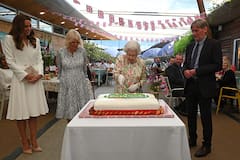 Queen Elizabeth Steals The Show By Cutting Cake With Sword At An Event