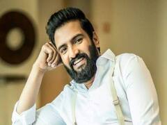 Actor Santhanam Pics: : சத்தம் போடாத இது சந்தானம் ஸ்டில்ஸ்