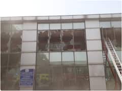 सफदरजंग एयरपोर्ट की IT बिल्डिंग में आग के बाद अफरातफरी, दमकल की 6 गाड़ियां मौके पर पहुंचीं