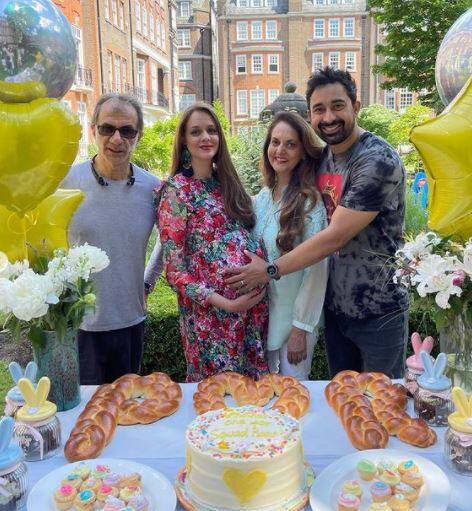 Mom-to-be Prianka on Sunday shared some adorable photos from her fancy, outdoor baby shower hosted by her friends in London. [pic credit: Instagram/ Prianka Singha]