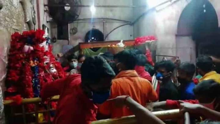 পুণ্যার্থী ও সেবাইত সবাইকে কোভিড বিধি মেনে প্রবেশ করতে হবে মন্দির প্রাঙ্গণে।