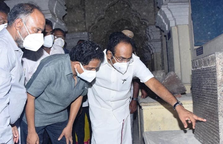 Su.Venkatesan on thirukkural inscription in thirumalai naicker mahal ''இருபுனலும் வாய்ந்த மலையும்..’’ குறள் சொல்லும் சேதி - கல்வெட்டு புதையலும்.. எல்லீஸ் வரலாறும்.!
