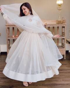 Nushrratt Bharuccha के 5 देसी लुक्स पर फिदा हो जाएंगे आप भी, देखें Photo