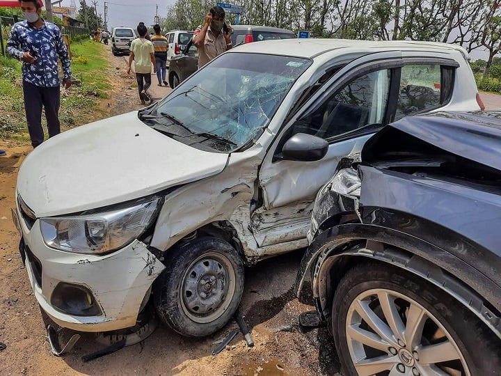 Former Haryana CM Om Prakash Chautala Escapes Unhurt in Car Accident in Gurgaon हरियाणा के पूर्व मुख्यमंत्री की कार का गुरुग्राम में एक्सीडेंट, बाल-बाल बचे ओम प्रकाश चौटाला