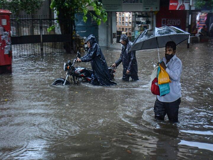 weather update: Monsoon reaches Himachal ahead of time after 21 years, heavy rain expected in Mumbai Weather Update: 21 साल बाद समय से पहले हिमाचल पहुंचा मॉनसून, मुंबई में घनघोर बारिश का अंदेशा