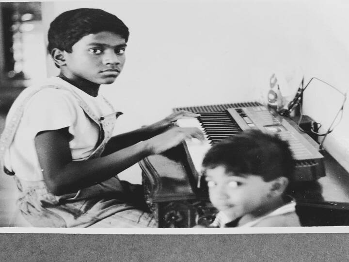 யுவன் சங்கர் ராஜா தனது இசை வாழ்க்கையை 1996 இல் 16 வயதில் அரவிந்தன் திரைப்படத்திற்காக தொடங்கினார்.