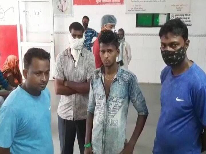 कौशांबी: ट्रक से कुचलकर संविदा कर्मी सहित दो की मौत, बेटा गंभीर रूप से हुआ घायल two died and one injured in road accident in kaushambi uttar pradesh ann कौशांबी: ट्रक से कुचलकर संविदा कर्मी सहित दो की मौत, बेटा गंभीर रूप से हुआ घायल