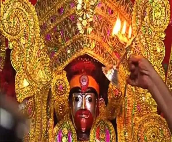 মন্দির খুলে গেলেও বর্তমান পরিস্থিতির কথা মাথায় রেখে জারি করা হচ্ছে বেশ কিছু বিধি নিষেধ।