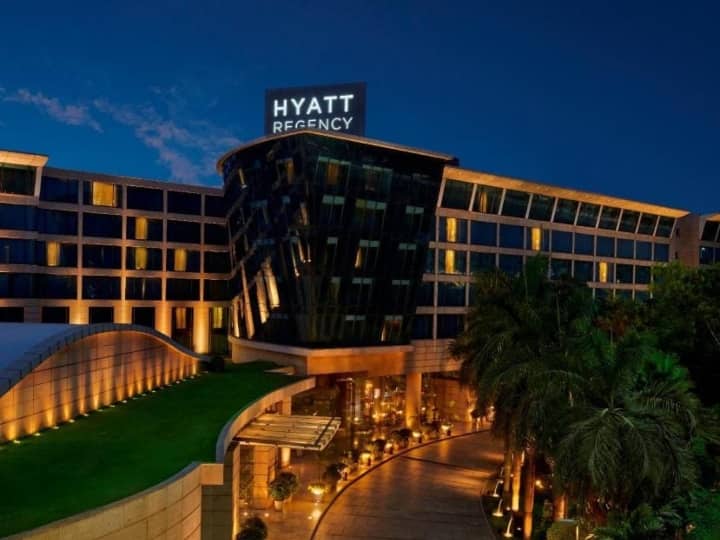 Mumbai Five Star Hotel Hyatt Regency closed operation know reason ANN मुंबई: फाइव स्टार होटल हयात रीजेंसी बंद, हजारों लोगों की नौकरी पर संकट के बादल, कामगार संगठन पहुंचा कोर्ट