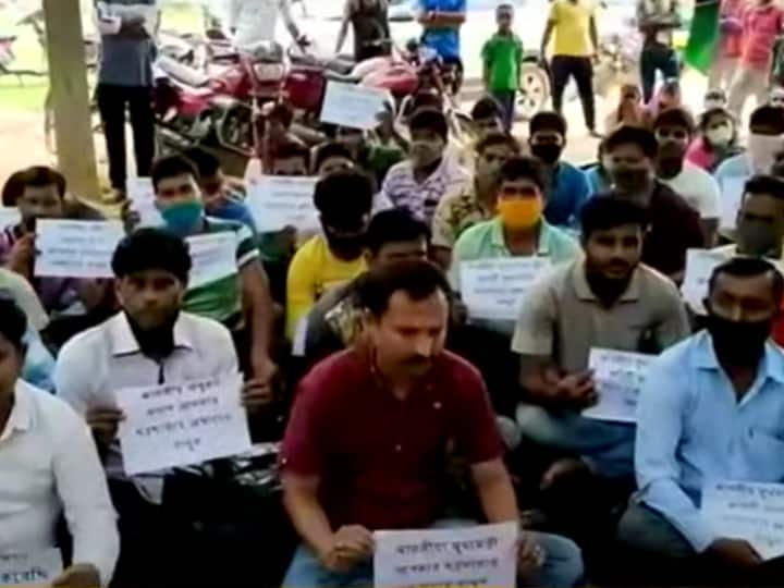 West Bengal BJP workers stage protest to join TMC again ANN पश्चिम बंगाल: बीजेपी कार्यकर्ताओं ने टीएमसी में शामिल होने के लिए दिया धरना, हुई ‘घरवापसी’