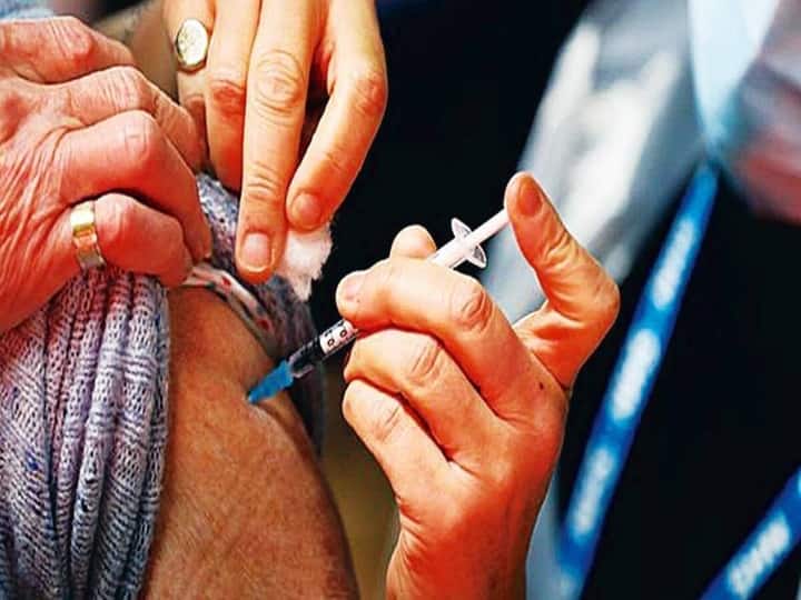 Ahmedabad corporation give on the spot vaccination to super spreaders Ahmedabad : સુપર સ્પ્રેડર્સને કોરાનાની રસી આપવાને લઈને કોર્પોરેશને શું લીધો મોટો નિર્ણય? જાણો વિગત 