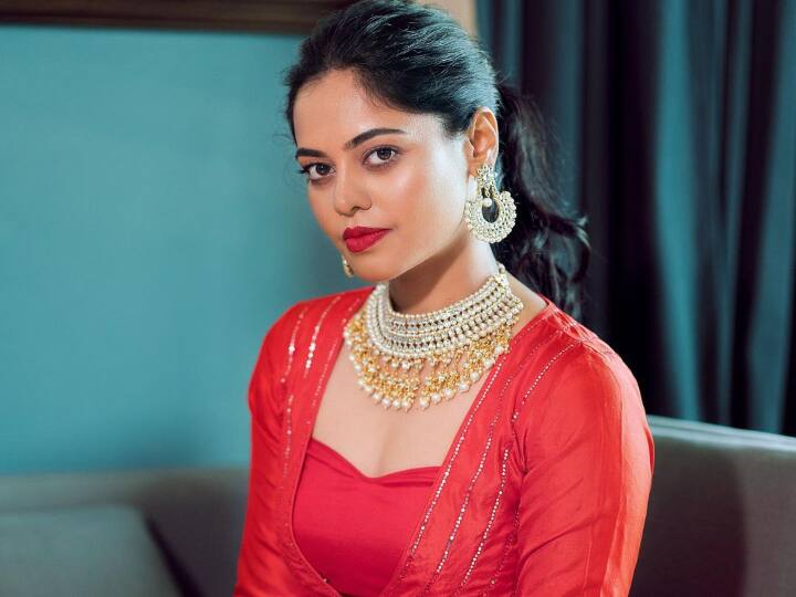 பிந்து மாதவி தந்து முதல் வேலையாக சரவணா ஸ்டோர் நிறுவனத்திற்கு மாடலிங் செய்தார்