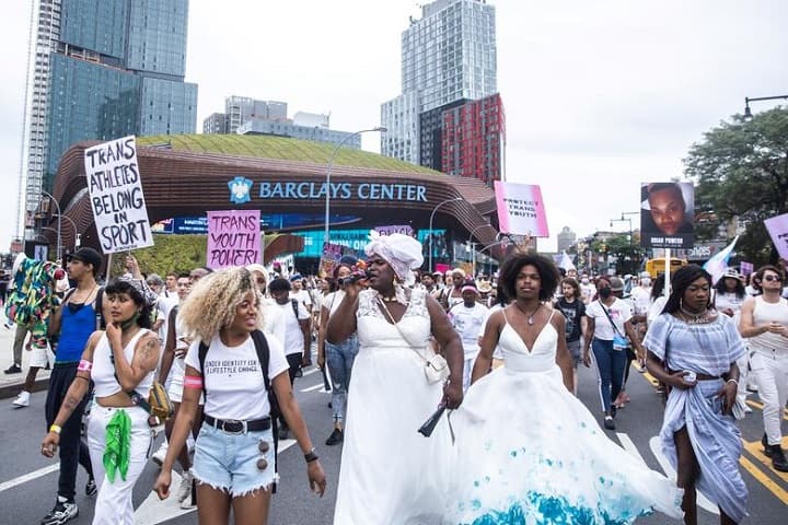 ப்ரூக்ளின் சதுக்கத்தில் நடந்த ஊர்வலம்