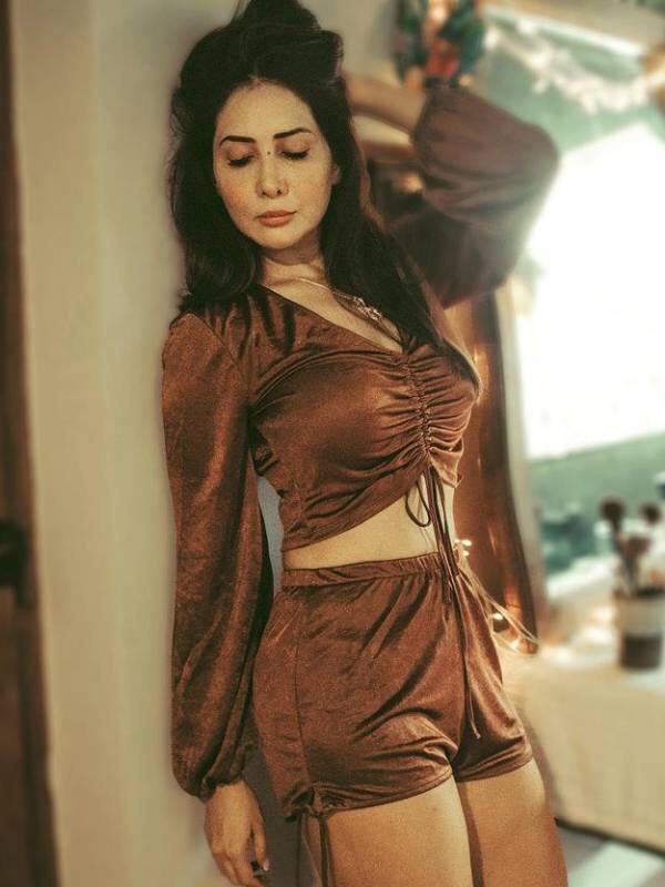 किम शर्मा ने बाद में केन्या में रहने वाले भारतीय बिजनेसमैन अली पंजानी से शादी की. दोनों की शादी काफी सीक्रेट तरीके से हुई. हालांकि ये शादी भी ज्यादा लंबी नहीं चली, दोनों कुछ सालों में ही अलग हो गए.