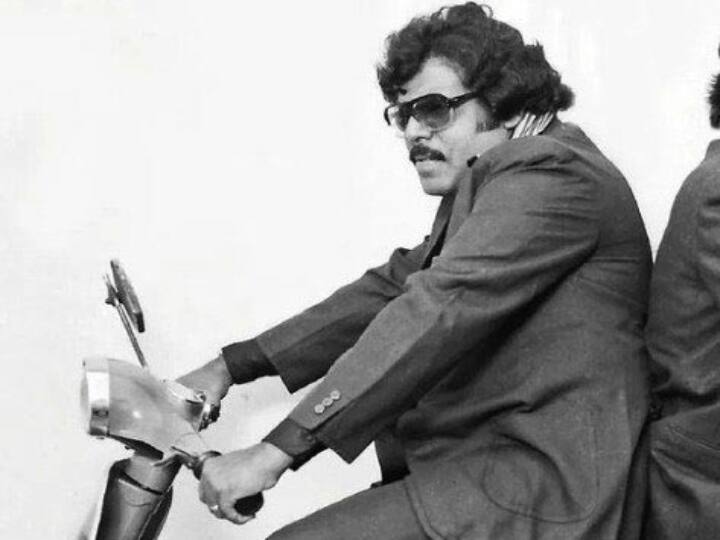 'ஒரு பாடல் டிராக் பாடணும்.. கமல் ஹீரோ. நன்றாக இருந்தால் படத்தில் இடம்பெறும்' என்றார் ராஜா.- 16 வயதினிலே படத்தின் பாடல்