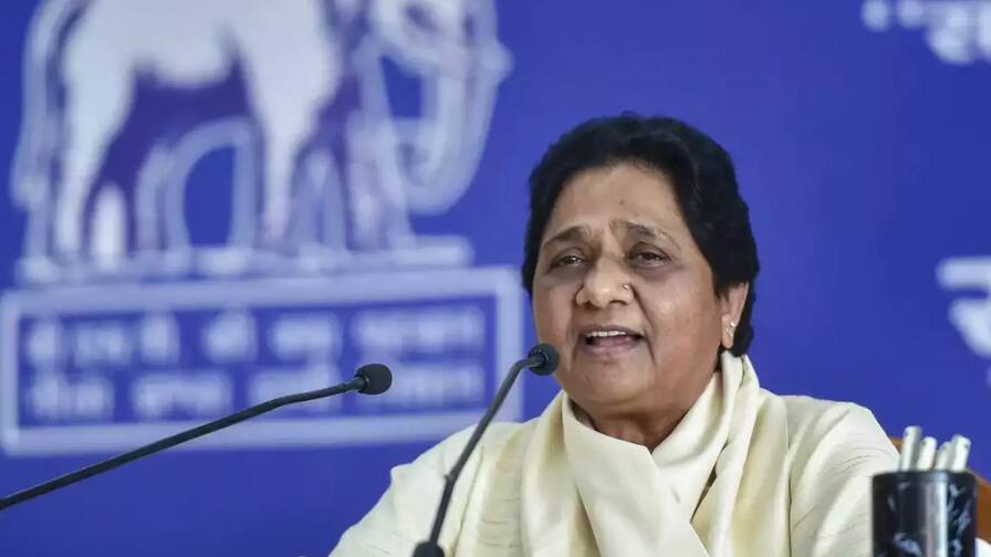 UP Election 2022: BSP Chief Mayawati politics यूपी चुनाव: क्या मायावती अकेले पड़ गई हैं या जानबूझकर सक्रिय नहीं होना चाहतीं ?