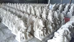 photo : कुंभारवाडे बाप्पाच्या तयारीत मग्न, यंदा तरी आर्थिक चाक फिरण्याच्या आशेवर तीन महिने आधी पासून मूर्ती बनविण्यास सुरुवात!