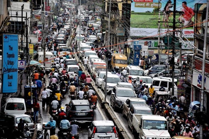 Vehicles stuck in traffic during relaxation hour of lockdown at New Dakbangla road in Patna. The Nitish Kumar government has announced new guidelines for the coming week in Bihar starting Wednesday, June 16. For the next 1 week i.e. from 16.06.21 to 22.06.21, now the government and non-government offices will remain open till 5 pm, shops and establishments will remain open till 6 pm. Night curfew will be in force from 8 pm to 5 am. (Image: PTI)