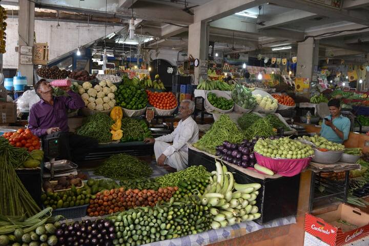 Inflation in india: Retail Inflation Jumped to more than 6 percent आपकी जेब कितनी कटी? दाल, खाद्य तेल, अंडा सहित फल-सब्जियों की कीमतों में कितना इजाफा हुआ, जानिए