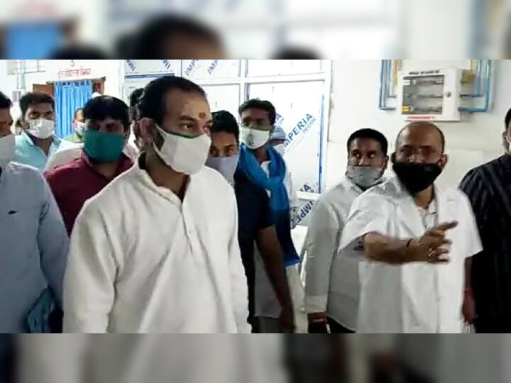 Tej Pratap reached Sonpur to inspect the hospital said health system has gone into coma ann बिहारः अस्पताल की निरीक्षण करने सोनपुर पहुंचे तेज प्रताप, कहा- कोमा में जा चुकी स्वास्थ्य व्यवस्था