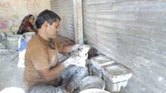 photo : कुंभारवाडे बाप्पाच्या तयारीत मग्न, यंदा तरी आर्थिक चाक फिरण्याच्या आशेवर तीन महिने आधी पासून मूर्ती बनविण्यास सुरुवात!