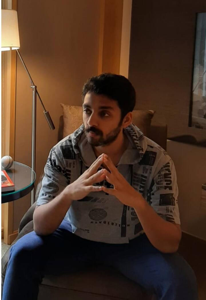 সোমবার মুম্বইয়ের হোটেলে শিখর, ভুবনেশ্বর কুমার, বরুণ চক্রবর্তীরা যোগ দিয়েছেন ১৪ দিনের কোয়ারেন্টিনে।