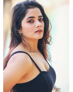 PHOTO : अभिनेत्री भाग्यश्री मोटेचे बोल्ड आणि ग्लॅमरस फोटो सोशल मीडियावर व्हायरल!