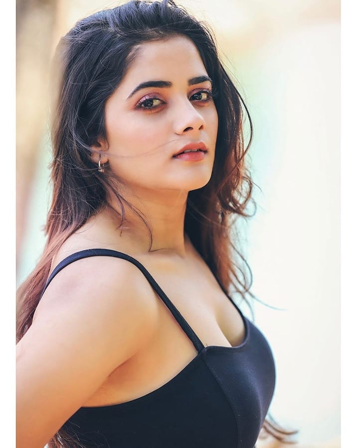 प्रसिद्ध अभिनेत्री भाग्यश्री मोटे तिच्या सोशल मीडियावरील फोटोमुळे कायम चर्चेत असते. (Photo Credit :  @bhagyashreemote/Instagram)