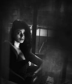 Ritabhari Chakraborty Pics: নিজের বাড়ি থেকে শুরু করে প্রথম চায়ের স্বাদ, সাদা কালো ছবিতে গল্প শোনালেন ঋতাভরী