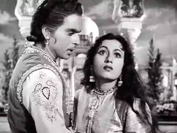 इस बीच मधुबाला और दिलीप कुमार फिल्म ‘नया दौर’ की शूटिंग कर रहे थे. फिल्म का काफी हिस्सा शूट हो चुका था और कुछ हिस्सा भोपाल में शूट होना था. लेकिन कहते हैं मधुबाला के पिता ने उन्हें भोपाल भेजने से मना कर दिया था.