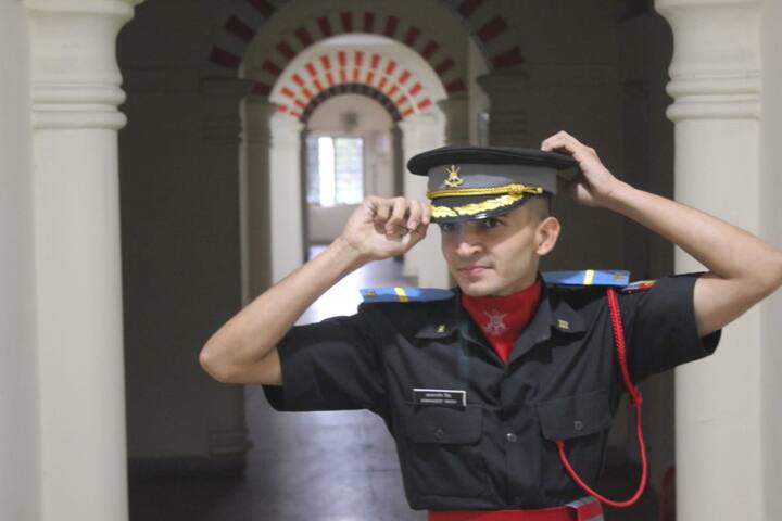 ਮੁਕਤਸਰ ਸਾਹਿਬ ਦੇ 22 ਸਾਲ ਦੇ ਨੌਜਵਾਨ ਅਰਮਾਨ ਦੀਪ ਸਿੰਘ ਆਪਣੇ ਪਿਤਾ ਦਾ ਸੁਪਨਾ ਪੂਰਾ ਕਰਦਿਆਂ ਐਨਡੀਏ ਤੋਂ ਬਾਅਦ ਫੌਜ 'ਚ ਲੈਫਟੀਨੈਂਟ ਵਜੋਂ ਭਰਤੀ ਹੋਇਆ ਹੈ।