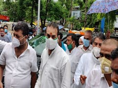 स्वास्थ्य मंत्री के गृह जिले पहुंचे तेज प्रताप यादव, कहा- मंगल पांडेय को कमरे में हो जाना चाहिए लॉक