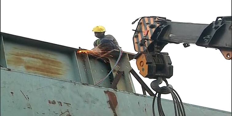 Demolitation Process of Accident hit Kolkata Posta Bridge Started Posta Bridge Demolitation: পোস্তার বিপর্যস্ত উড়ালপুল ভেঙে ফেলা শুরু, নিয়ন্ত্রিত যান চলাচল, জেনে নিন কোন পথে ঘোরানো হচ্ছে গাড়ি