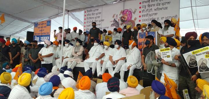 ਬਲਬੀਰ ਸਿੱਧੂ ਨੂੰ ਅਹੁਦੇ ਤੋਂ ਹਟਾਉਣ ਦੀ ਮੰਗ ਨੂੰ ਲੈ ਕੇ ਧਰਨਾ (Photo Credit: Meharban Singh)