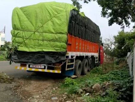 Truck driver commits suicide in front of police station in Nagpur नागपुरात पोलीस स्टेशनसमोरच ट्रकला गळफास घेऊन चालकाची आत्महत्या