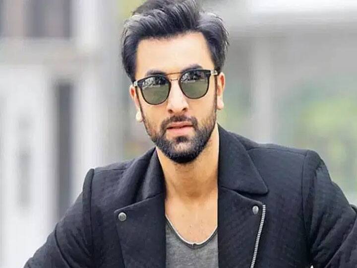 लेकिन जब दोनों का ब्रेकअप हुआ तो 'जग्गा जासूस' की शूटिंग पर भी इसका पसर पड़ा. जब दोनों रिलेशन में थे तो तब दोनों ने इस फिल्म को साइन किया था. शूटिंग के दौरान इनका ब्रेकअप हो गया. जिसकी वजह से फिल्म को काफी नुकसान भी झेलना पड़ा था.