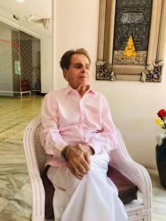 Dilip Kumar House Photos: मुंबई में इस आलीशान बंगले में रहते हैं Dilip Kumar,  350 करोड़ है कीमत, देखें घर की Inside तस्वीरें