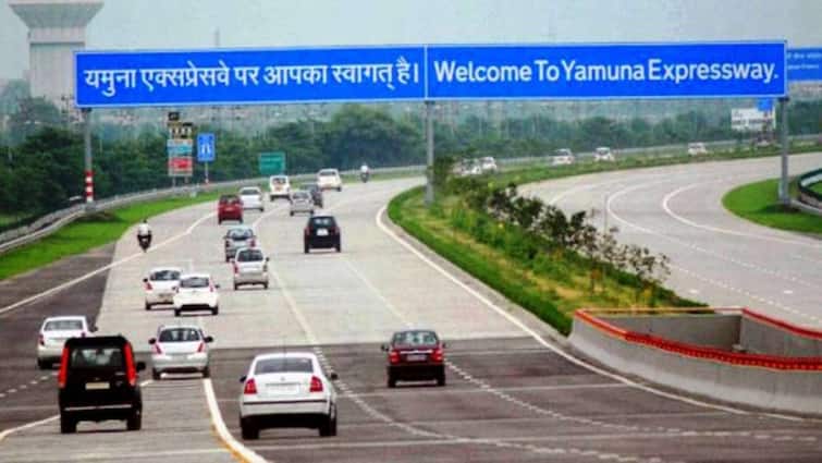 Yamuna Expressway Toll Rates Increased, Know New Hiked Cost RTS Yamuna Expressway Toll Rates Increased, Know New Hiked Cost