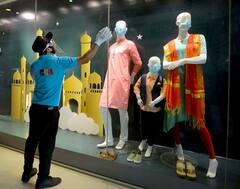 খুলে গেল রেস্তোরাঁ, শপিং মল, বিধি মেনে টলিপাড়ায় শুটিং শুরু