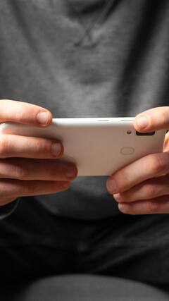 सरकारी कार्यालयात आता ड्रेसकोडनंतर मोबाईल वापरालाही नियमावली, काय आहेत नियम?