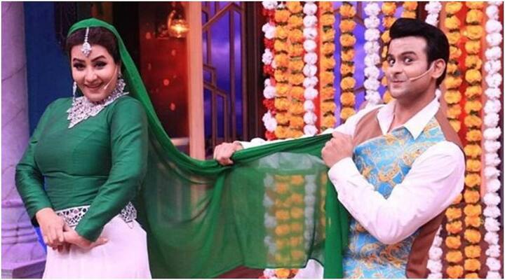 शिल्पा शिंदे: शिल्पा शिंदे ने कॉमेडी शो गैंग्स ऑफ़ फिल्मिस्तान को चंद एपिसोड के बाद ही छोड़ दिया था. उन्होंने शो के मेकर्स पर कई गंभीर आरोप लगाकर शो छोड़ा था. शिल्पा का आरोप था कि शिफ्ट खत्म होने के बाद भी घंटों एक्स्ट्रा काम करवाया जाता था, आर्टिस्ट को प्रताड़ित किया जाता था आदि.