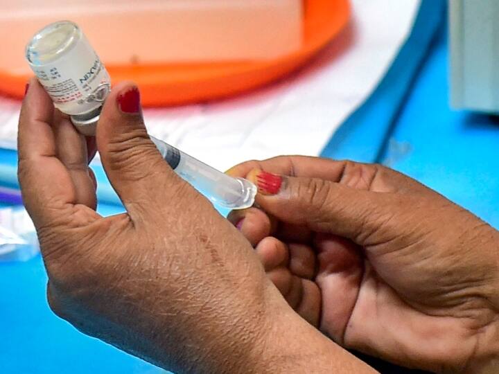 know in which country sim cards will be blocked if citizens not vaccinated against covid 19 ભારતના આ પાડોશી દેશમાં હવે કોરોના રસી નહીં લેવા પર સિમ કાર્ડ થઈ જશે બંધ, જાણો સરકારે શું નિર્ણય કર્યો