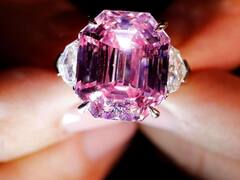 ஏலத்துல இதெல்லாம் சகஜம்.. ஆச்சரியமூட்டும் விலையில் ஏலம் போன பொருட்கள்!