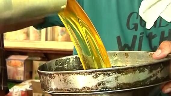 Edible oil : गृहिणींसाठी खूशखबर! खाद्यतेल प्रतिलीटर 5 रुपयांनी स्वस्त