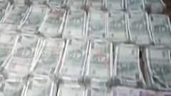 Chandauli - दीनदयाल स्टेशन पर युवक से चेकिंग के दौरान बरामद हुए लाखों रुपए | High Alert