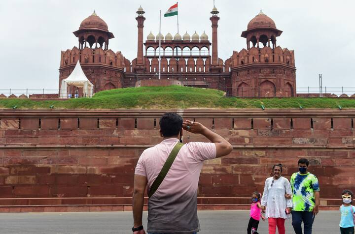 New Delhi: People visit Red Fort as ASI-protected monuments and museums reopened in the ongoing Covid-19 lockdown. (Image: PTI)