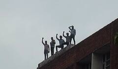 ਮੁਹਾਲੀ 'ਚ PSEB ਦੇ ਦਫਤਰ ਬਾਹਰ ਅੱਕੇ ਪਏ ਅਧਿਆਪਕਾਂ ਨੇ ਕਿਹਾ ਯਾਂ ਮਰਾਂਗੇ ਯਾਂ ਨੋਕਰੀ ਲੈ ਕੇ ਜਾਵਾਂਗੇ