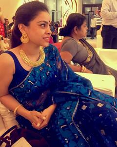 स्टाइल में किसी से कम नहीं है The Kapil Sharma Show की भूरी, देखें Sumona Chakravarti का जलवा